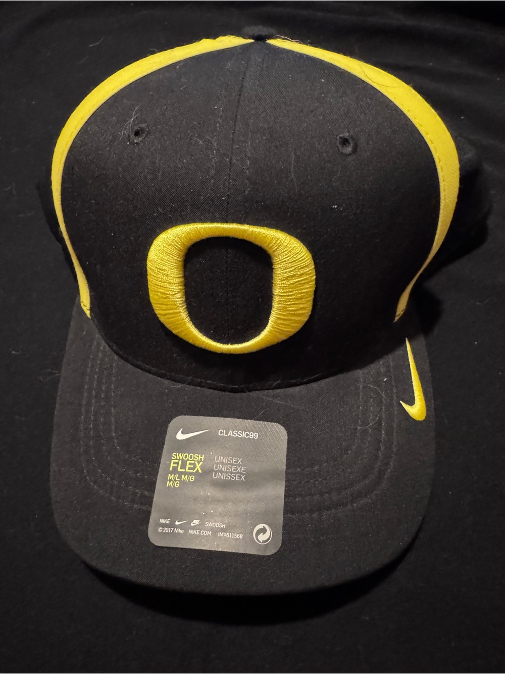 Nike SwooshFlex Black & Yellow Baseball Cap with 'O' Logo sized M/L Oregon Ducks